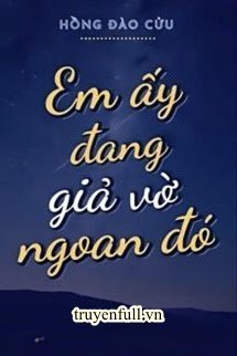 Em Ấy Đang Giả Vờ Ngoan Đó book cover